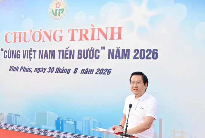 Ông Dương Đức Nam, Phó chủ tịch UBND phường Vĩnh Phúc phát biểu tại chương trình.
