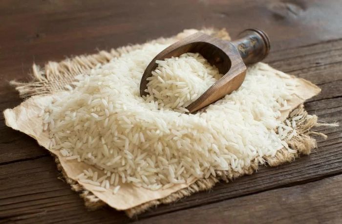 Giá gạo nguyên liệu xuất khẩu trong nước giảm. Ảnh minh họa