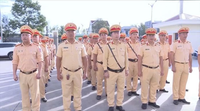 Lực lượng Cảnh sát giao thông Công an tỉnh Gia Lai đồng loạt ra quân thực hiện cao điểm bảo đảm trật tự, an toàn giao thông dịp Quốc khánh 2/9.