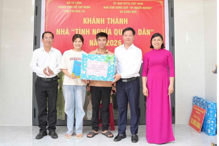Xã Châu Đức bàn giao nhà “Nghĩa tình Quân - Dân” cho hộ dân có hoàn cảnh khó khăn