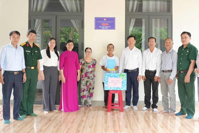 Xã Châu Đức bàn giao nhà “Đại đoàn kết” cho hộ dân có hoàn cảnh khó khăn