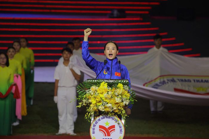 Đại diện vận động viên tuyên thệ. Ảnh: Hiền Thanh