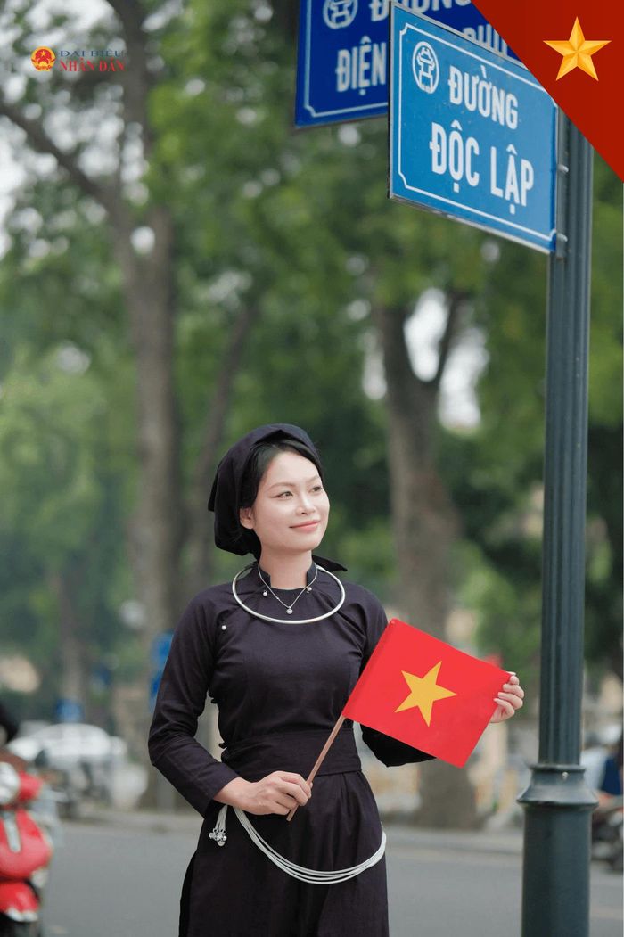 Gắn bó với bục giảng, cô giáo Thảo càng cảm nhận rõ sức nặng và vai trò then chốt của giáo dục trong hành trình ấy.