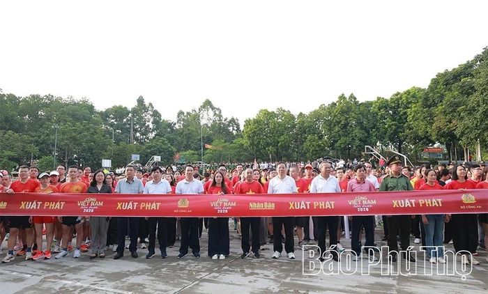 Các đại biểu trước vạch xuất phát.