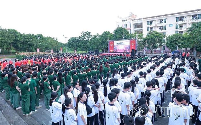 Đông đảo các lực lượng tham gia hưởng ứng chương trình tại điểm cầu tỉnh Phú Thọ.