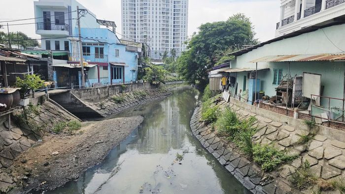 Rạch Thủ Đức đoạn gần cầu Ngang.