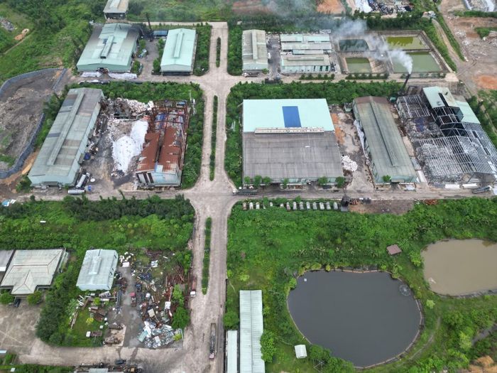 Hiện trạng các dự án xử lý rác thải hiện nay tại Hà Tĩnh đều xuống cấp, thiết bị, cơ sở vật chất cũ kỹ. Một số thiết bị, máy móc được đầu tư mua sắm với số tiền hàng chục tỷ đồng nhưng không thể vận hành, gây lãng phí ngân sách Nhà nước.