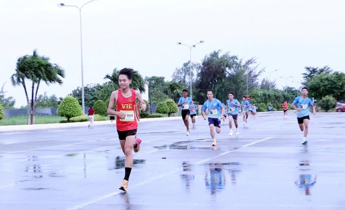 Các vận động viên tham gia giải chạy.