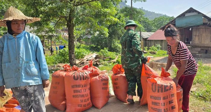 Giờ đây cuộc sống của bà con các dân tộc ít người ở Trường Sơn ngày một ấm no, hạnh phúc.