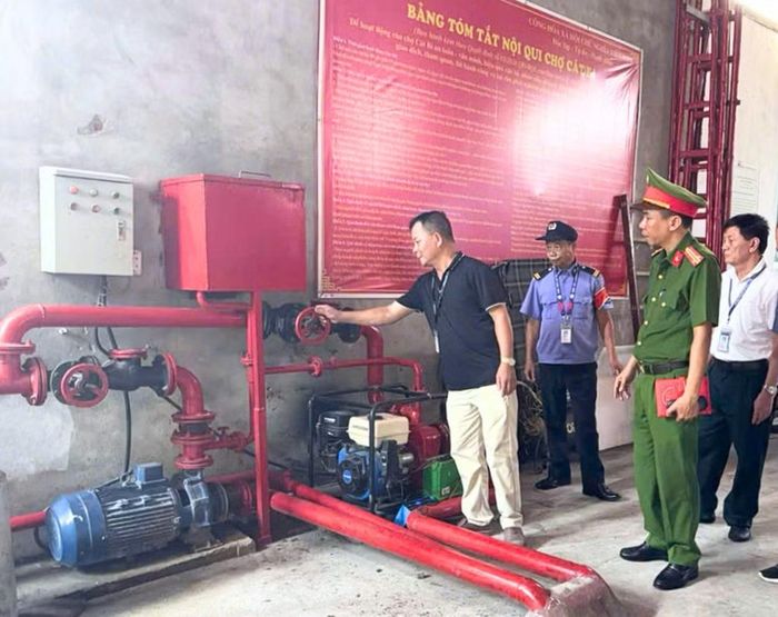 Cảnh sát PCCC&CNCH, Công an thành phố Hải Phòng kiểm tra công tác PCCC tại các doanh nghiệp và cơ sở kinh doanh, dịch vụ.