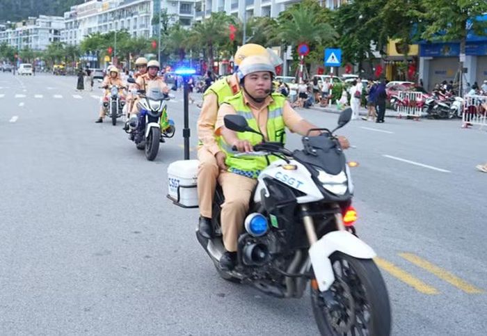 Lực lượng CSGT Quảng Ninh tuần tra trên các tuyến đường trọng điểm.