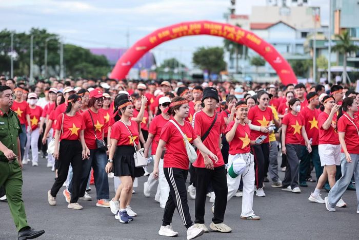 Sáng 30/8, hơn 22.000 cán bộ, chiến sĩ, đoàn viên, hội viên và Nhân dân TP Đà Nẵng tham gia chương trình đi bộ “Cùng Việt Nam tiến bước” năm 2026.
