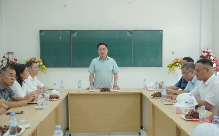 Giám đốc Sở Tài chính Nguyễn Thế Hoàn, Tổ trưởng Tổ công tác kết luận tại buổi bàn giao, vận hành thử nghiệm.