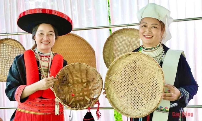 Bên cạnh cảnh quan thiên nhiên tươi đẹp, văn hóa bản địa tạo nên sức hấp dẫn riêng của Cao Bằng.