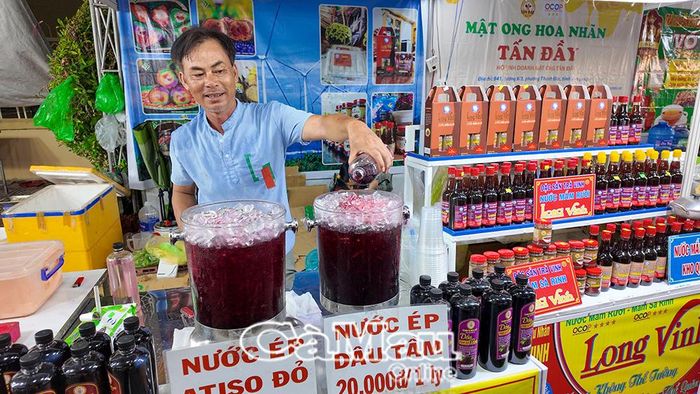  Các chủ thể OCOP bố trí khu vực dùng thử, giúp người tiêu dùng trải nghiệm sản phẩm trước khi mua.