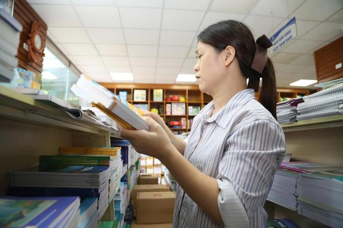 Sách giáo khoa được chuẩn bị phục vụ năm học mới 2026-2027. Ảnh: Văn Hiền/NXBGDVN.