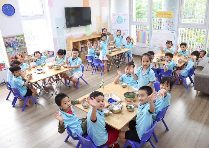 Bữa ăn bán trú là một trong những dịch vụ cần được phân biệt với học phí. Ảnh minh họa: VGP/Minh Anh.