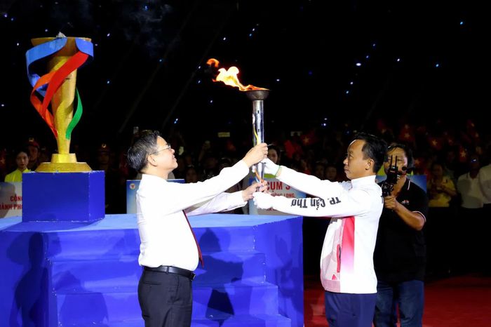Nghi thức trao đuốc