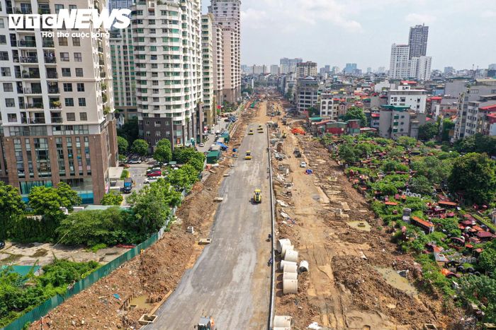 Vành đai 2,5 có tổng chiều dài khoảng 19,64km, bắt đầu từ khu đô thị Ciputra và kết nối tới nút giao Vành đai 3 gần cầu Thanh Trì. Tuyến đường đi qua nhiều khu vực của Hà Nội và được chia thành 13 đoạn để đầu tư.