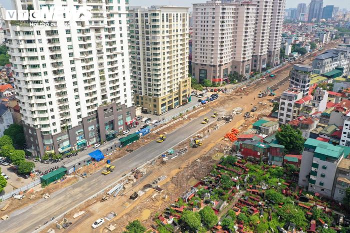 Theo kế hoạch, đoạn từ Khu đô thị mới Dịch Vọng đến đường Dương Đình Nghệ dự kiến cơ bản hoàn thành vào giữa tháng 9/2026.