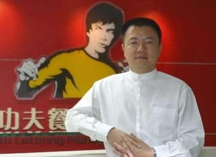 Thái Đạt Tiêu dần loại bỏ gia đình vợ cũ và thâu tóm toàn bộ công ty. (Ảnh: Chinese File)