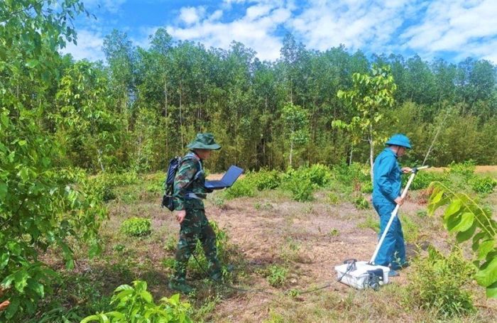Gia Lai tổ chức khảo sát bằng công nghệ radar xuyên đất để tìm mộ liệt sĩ. (Ảnh: Bộ CHQS tỉnh Gia Lai)
