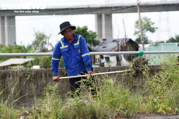 Tại cống ngăn triều Phú Xuân, thuộc khu vực cửa sông Rạch Đỉa giao với sông Soài Rạp, tiến độ dự án đạt khoảng 93%. Các đơn vị đang tiếp tục hoàn thiện kè mang cống, nhà vận hành, cảnh quan và những hạng mục phụ trợ.