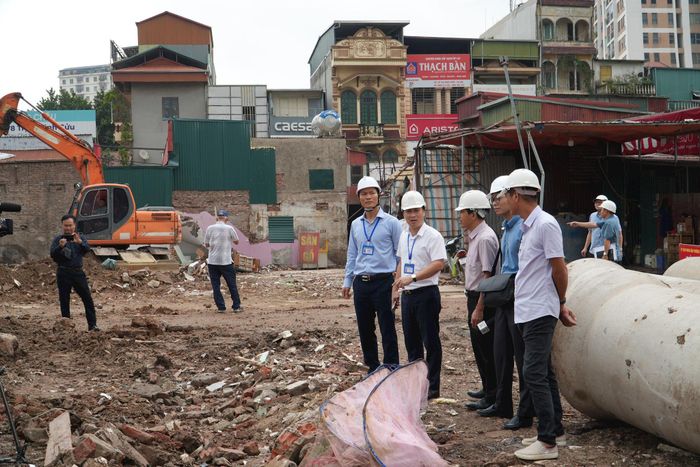 UBND phường Định Công cùng chủ đầu tư HANHUD đã thành lập các tổ công tác liên ngành, bám sát thực địa. Ảnh: Huy Hoàng