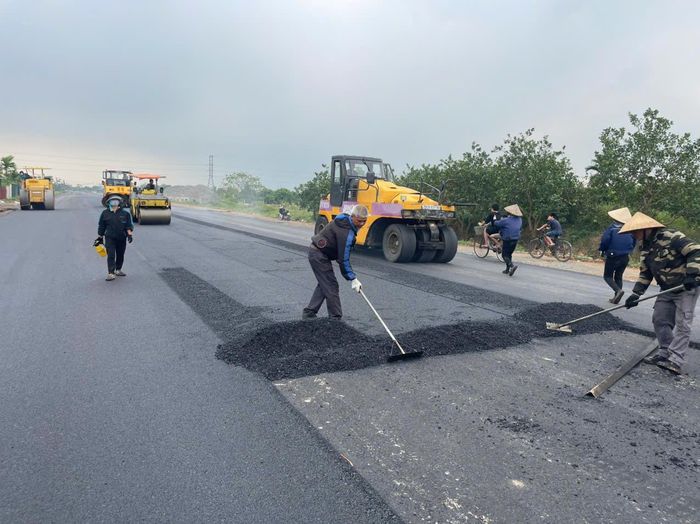 Nguồn thu từ đấu giá quyền sử dụng đất được xã Hát môn đưa vào cân đối để thực hiện đầu tư công, trong đó có nhiều các công trình giao thông. Ảnh: HM