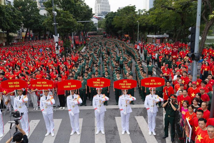 Các lực lượng tham gia đi bộ. Ảnh: Báo Nhân Dân