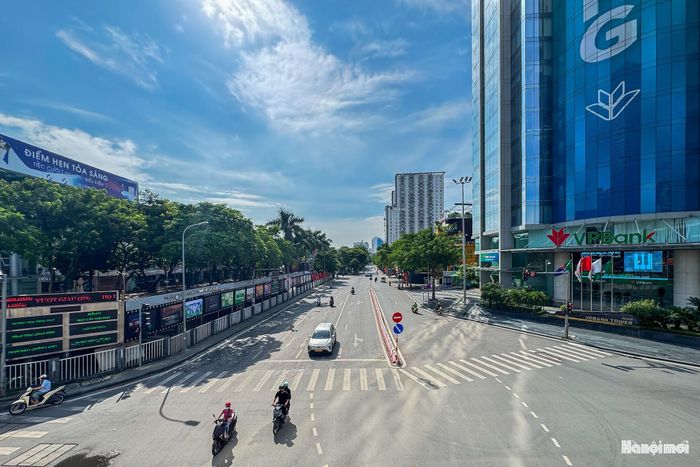Tương tự, tại khu vực ngã tư Huỳnh Thúc Kháng - Thái Hà, giao thông cũng khá thông thoáng.