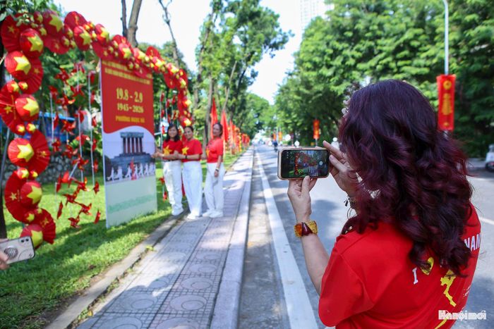 Thông qua hoạt động trang trí, chỉnh trang và xây dựng các không gian check-in, phường Ngọc Hà mong muốn tinh thần ngày Quốc khánh được lan tỏa từ sự tham gia, hưởng ứng của mỗi người dân.