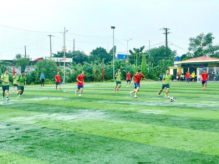 Giải Vô địch Bóng đá xã Hòa Xá lần thứ I thu hút đông đảo các cầu thủ tham gia. Ảnh: Thanh Hằng