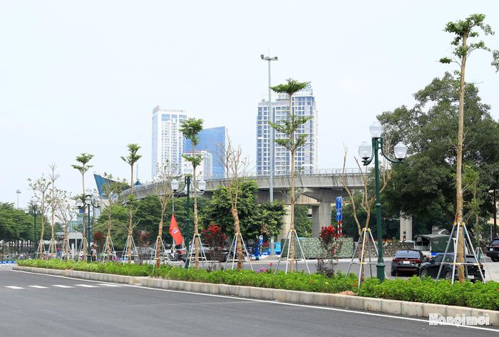 Thời điểm hiện tại, nhà thầu đã cơ bản hoàn thành các hạng mục như: Thảm nhựa mặt đường, sơn kẻ vạch, trồng cây xanh, chiếu sáng...