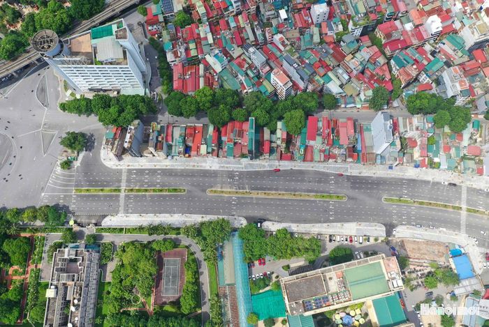 Tuyến đường dài khoảng 2.274m, mặt cắt ngang 50m, điểm đầu tại nút giao Cát Linh - La Thành - Yên Lãng (Hoàng Cầu), điểm cuối tại nút giao Voi Phục.