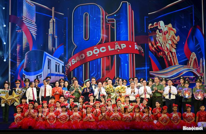 "Ánh sao độc lập” vừa tái hiện hành trình 81 năm kể từ mùa Thu độc lập, tôn vinh những hy sinh, cống hiến to lớn của các thế hệ cha anh vừa là biểu tượng của lý tưởng cách mạng, niềm tin và chính nghĩa, vừa là ánh sáng soi đường được hun đúc từ lịch sử, được trao truyền qua các thế hệ và đang hội tụ thành ý chí, bản lĩnh, trí tuệ Việt Nam trên hành trình kiến tạo tương lai.
