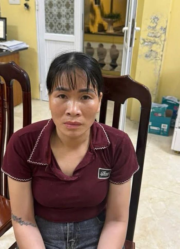 Đối tượng Nguyễn Thị Vinh và Đinh Thị Hoa. Ảnh: CAHN