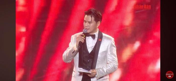 MC Vũ Mạnh Cường trong concert quốc gia "Tổ quốc trong tim".