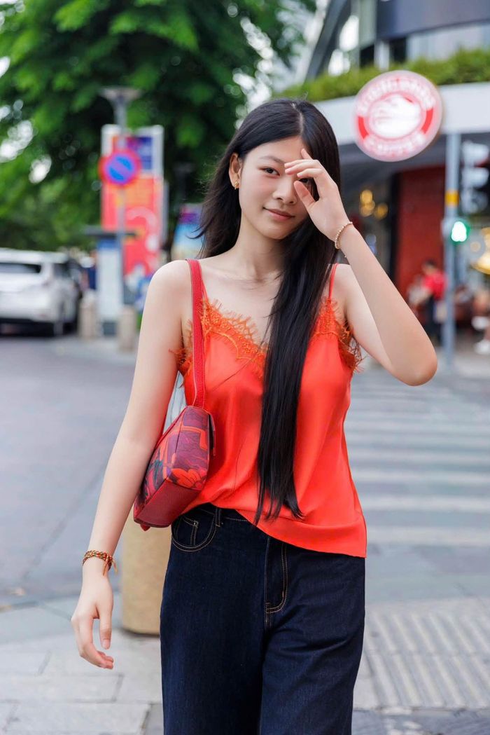 Được biết, bên cạnh thừa hưởng gen từ bố, An Nhiên còn chăm chơi các môn thể thao như bơi lội, cầu lông nên chiều cao đặc biệt phát triển.