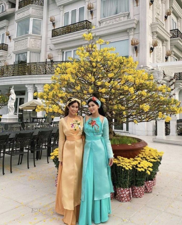 Bà nhiều lần gây ấn tượng khi chung khung hình với con gái