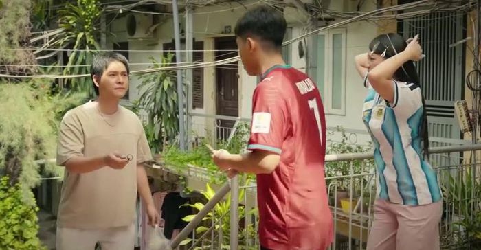Khánh có cuộc sống vui vẻ, ấm áp trong xóm trọ. Ảnh VTV