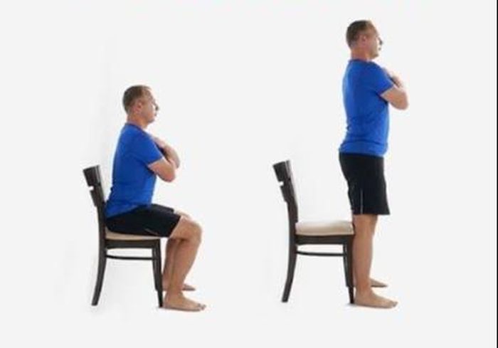 Cách thực hiện squat với ghế. Ảnh Internet.