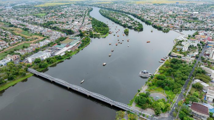 Với hệ thống di sản, cảnh quan thiên nhiên và các hoạt động văn hóa, nghệ thuật được tổ chức trong dịp này, TP Huế có thêm nhiều lựa chọn tham quan, vui chơi cho người dân và du khách. Ảnh: Đ.H.