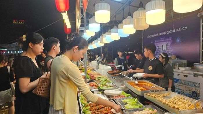 Ngày hội Văn hóa Ẩm thực khai mạc tối 29/8 thu hút đông đảo du khách. Ảnh: H.D.