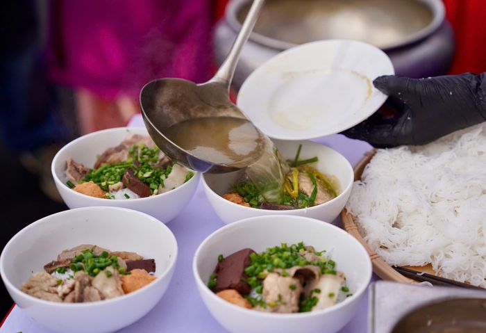 Bún bò Huế. Ảnh: Đ.H.
