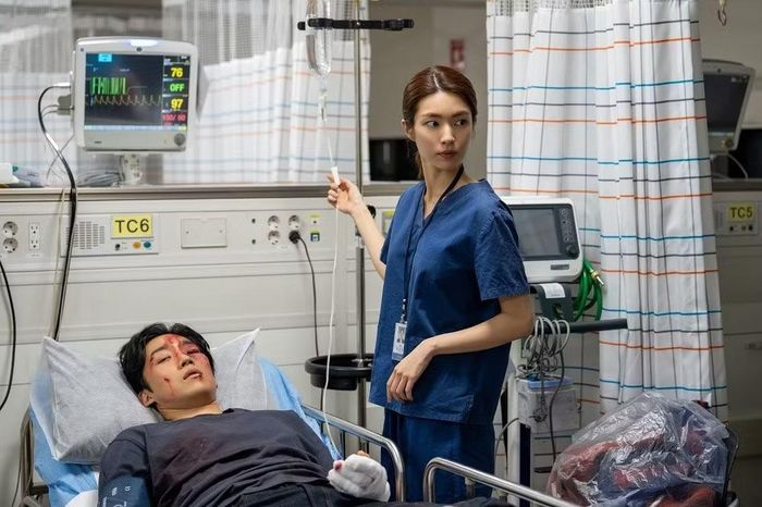 Ha Young tham gia vai cameo trong Bloodhounds 2 với vai y tá, gợi nhắc đến Trung Tâm Chăm Sóc Chấn Thương.