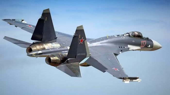 Đây chính là điểm cần phân biệt khi nói về "dòng họ Flanker". Sự liên tục về hình dáng không đồng nghĩa với sự liên tục nguyên trạng về công nghệ.
