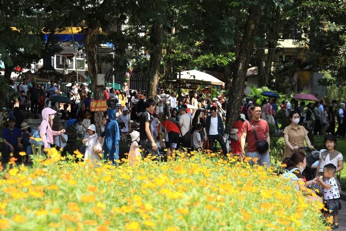 Vườn thú Hà Nội mang đến không gian vui chơi, thư giãn cho người dân trong những ngày nghỉ lễ Quốc khánh