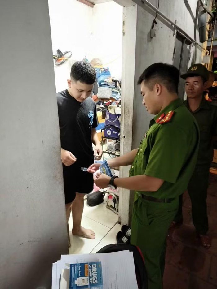 Chủ động rà soát, nắm chắc tình hình nhân hộ khẩu, người đến cư trú, lưu trú; kiểm tra việc chấp hành các quy định pháp luật tại các cơ sở, người thuê trọ