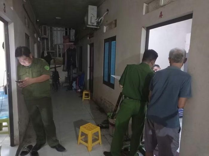 Công an xã Phúc Thịnh tăng cường kiểm tra nơi thuê trọ dịp Quốc khánh 2-9